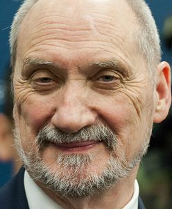 "Dziękujemy za Caracale". Antoni Macierewicz wygwizdany przed meczem Marcina Gortata