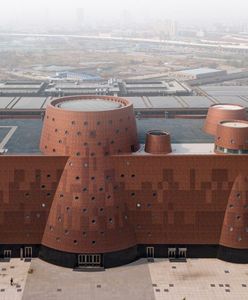Exploratorium - gigantyczne muzeum w Chinach. W środku stoi rakieta kosmiczna