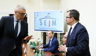 Zamieszanie z dokumentami ws. Donalda Tuska. Poczta odpowiada na drwiny posła
