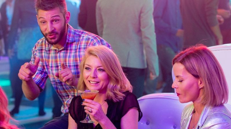 Aż PO SUFIT, Odcinek 12,  Foto: TVN/Piotr Litwic, Joanna (Edyta Olszówka), Beata (Małgorzata Foremniak)