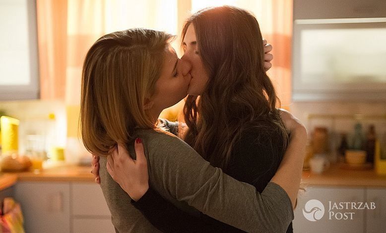 Lesbijki w "Na Wspólnej": Tak wygląda pierwszy pocałunek Klaudii i Oli! Mamy wideo (scena przedpremierowa)