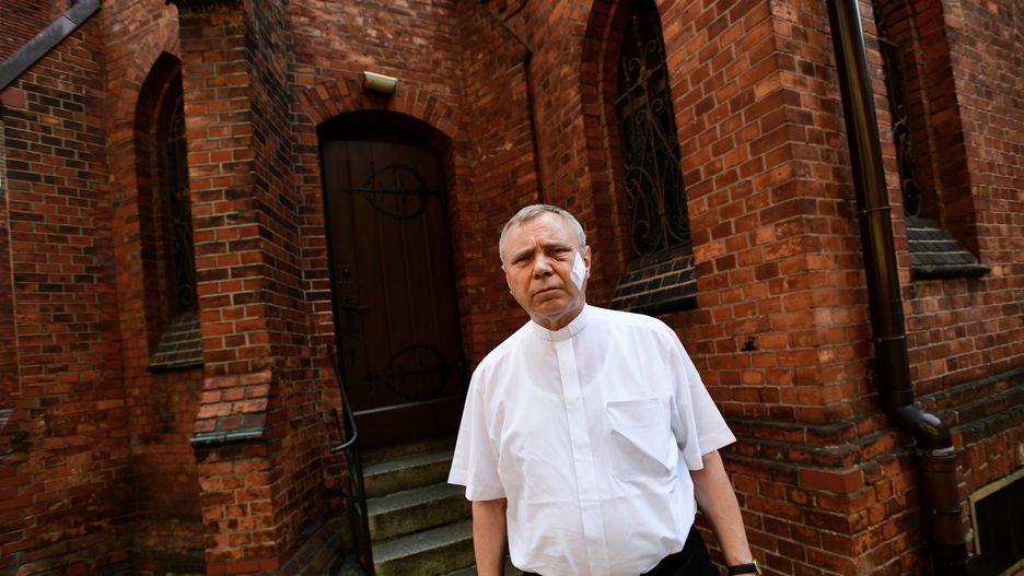 Ksiądz Aleksander Ziejewski, proboszcz szczecińskiego kościoła