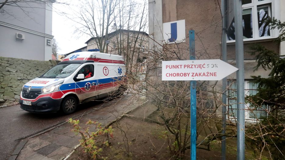 Koronawirus w Polsce. Uczeń i jego rodzina zostali przewiezieni do szpitala przy ul. Arkońskiej w Szczecinie