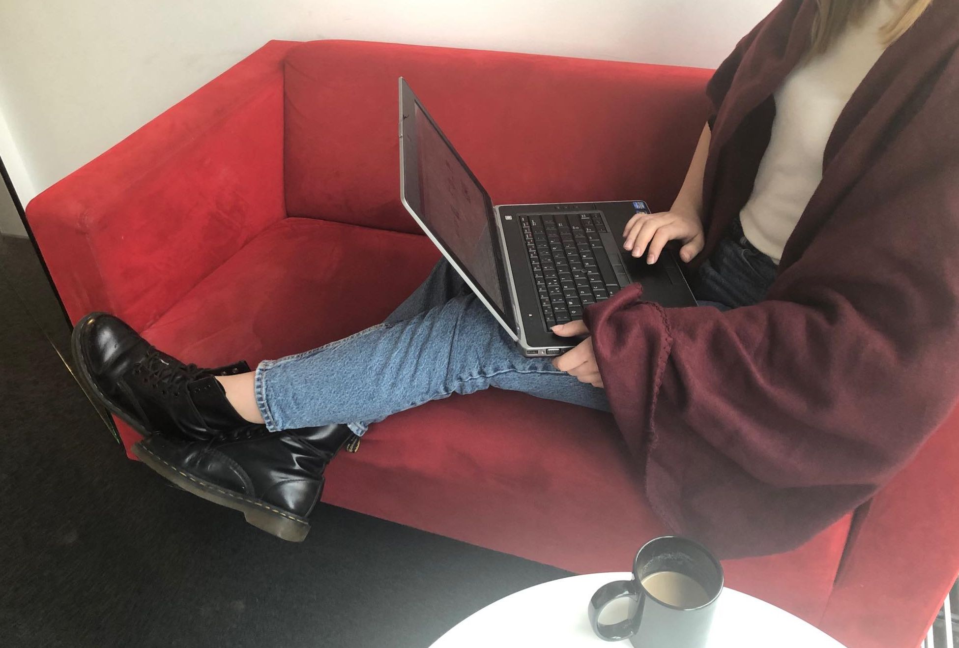 Polacy coraz częściej decydują się na pracę w domu