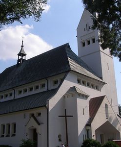 Proboszcz zbiera na drzwi i wyzywa parafian od skąpców