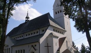 Proboszcz zbiera na drzwi i wyzywa parafian od skąpców