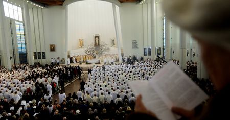 Będą zmiany w mszach dla księży. KEP zaleca, żeby stosować język migowy