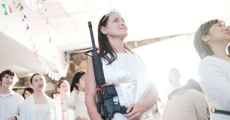 Błogosławili karabiny AR-15 w kościele. Fala protestów w USA po kontrowersyjnym nabożeństwie