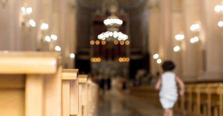 Staruszka wygrała w sądzie z parafią. 20 tys. zł zadośćuczynienia za złamanie nogi