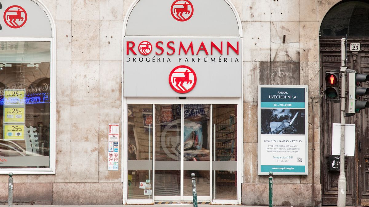 Promocja w drogeriach Rossmann rozpoczęła się 9 października i potrwa do 19 października. Tym razem w mocno obniżonych cenach można kupić produkty do makijażu.