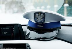 Kontrowersyjne zmiany w policji. "Kopał skrępowane osoby, został nagrany, a teraz otrzymuje awanse"