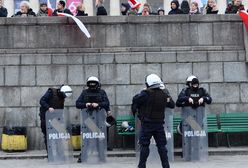 Policjanci oddali premie za 11 listopada. Honorowy gest mundurowych z Krakowa