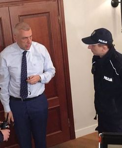 Roman Giertych wzywa policję z powodu ekipy TVP. "Prywatne domy nie należą jeszcze do PiS"
