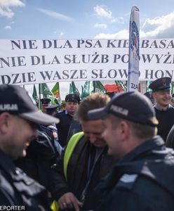 Manifestacja służb mundurowych w Warszawie: mam nadzieję, że prezydent przyjmie nas tak, jak siatkarzy