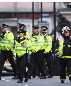 Brytyjska policja przeszukuje dom w Surrey w związku z atakiem w metrze