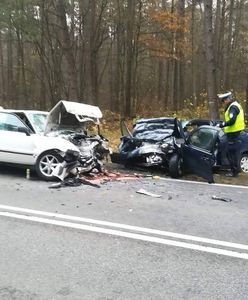 Czołowe zderzenie na DK19. Osiem osób w szpitalu