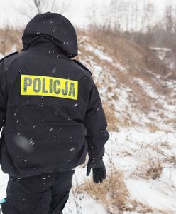 Staruszka leżała w śniegu. Uratowali ją policjanci