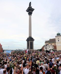 Policja chce karać demonstrujących w miesięcznicę smoleńską. Popłynęła fala wniosków