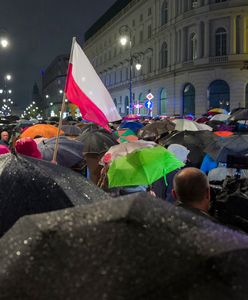"Panie prezydencie proszę to zauważyć". Internauci poruszeni jego obecnością na manifestacji