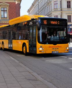 "Za dużo pokazujesz". 19-latka wyrzucona ze szwedzkiego autobusu