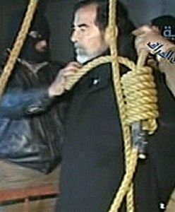 Saddam zawisł na szubienicy, świadkowie opisują egzekucję
