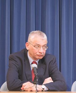 Ludwik Dorn zostaje w rządzie