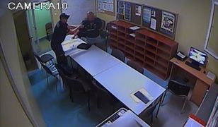 Kuriozalna sytuacja na komendzie w Kielcach. Wszystko zarejestrowała kamera