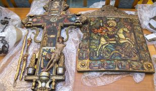 Warszawa. Dzieła sztuki w mieszkaniu: Policjanci znaleźli prawosławne ikony, obrazy i ornamenty