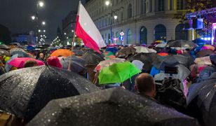"Panie prezydencie proszę to zauważyć". Internauci poruszeni jego obecnością na manifestacji