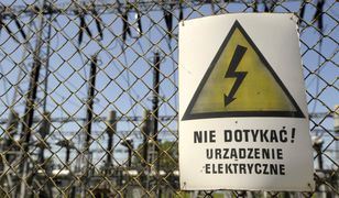 Dobierał się do transformatora. Stanął w płomieniach