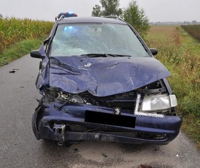 Uderzył w zaparkowany samochód. Zginął kierowca