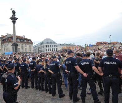 "Jakże jesteśmy słabi!". Hartman nie zostawił suchej nitki na kontrmanifestacji smoleńskiej