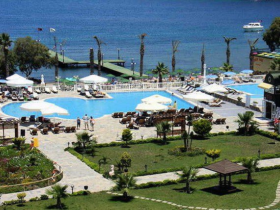 Otoczenie 5-gwiazdkowego hotelu Golden Age na Wybrzeżu Egejskim w Turcji 