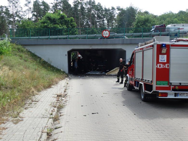 30 cm różnicy