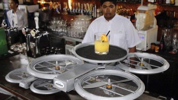 Nowy pomysł prosto z Singapuru - dron zamiast kelnera