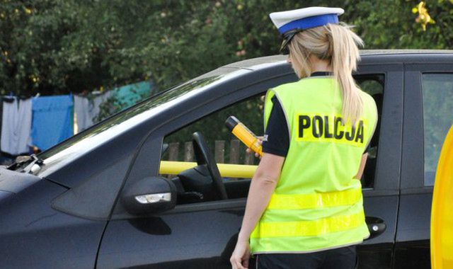 Małopolska. Kolizja trzech aut, za kierownicą pijany policjant