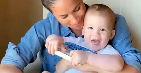 Archie świętował urodziny w komplecie z H&M za 68 złotych. Buty były niewiele droższe. Meghan ubiera syna w sieciówkach