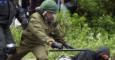 304 policjantów rannych w starciu z antyglobalistami