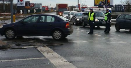 Policjant kierujący ruchem: co tak naprawdę pokazuje?