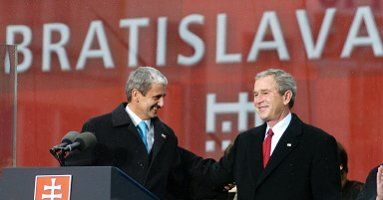 Bush przemówił do Słowaków na wiecu w Bratysławie
