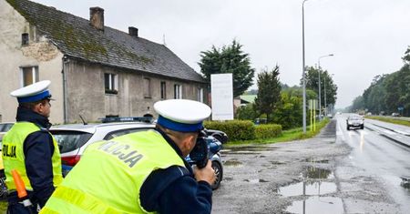 Policja nie przestanie używać nowych "suszarek". Będzie jednak uważniej mierzyła prędkość