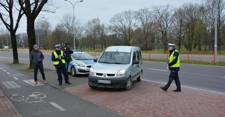 Akcja policji wystartowała. Funkcjonariusze sprawdzają stan świateł