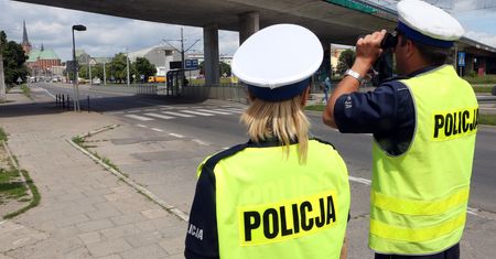 Policjanci z Pomorza wolą pracować w Niemczech. No to ściągnęli posiłki... z Warszawy
