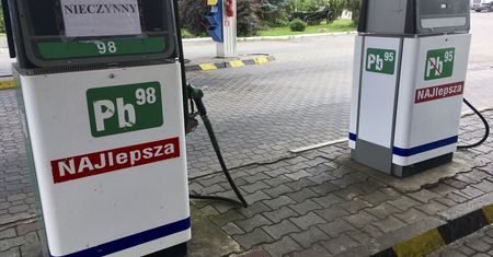 Koronawirus uderza we właścicieli małych stacji. "Ludzie się boją. Nie jeżdżą, nie tankują"