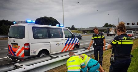 Przeszedł przez osiem pasów autostrady. To cud, że nic mu się nie stało