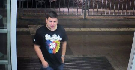 Szczecin. Molestował śpiącą kobietę na dworcu. Policja publikuje jego wizerunek
