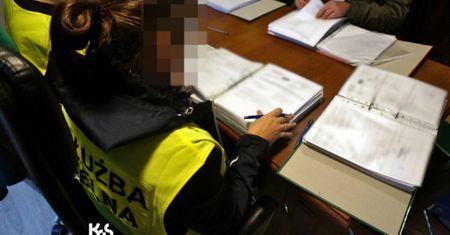250 funkcjonariuszy rozpracowywało grupę wyłudzającą VAT. Skarb Państwa mógł stracić 40 mln zł