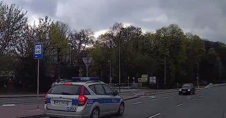 #dziejesiewmoto: kobieta jechała pod prąd na wprost radiowozu