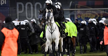 Sprawdziliśmy, czy polska policja uzupełni braki kadrowe Ukraińcami i Hindusami