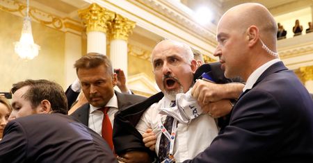 Awantura na szczycie Trump - Putin. Wyprowadzono dziennikarza
